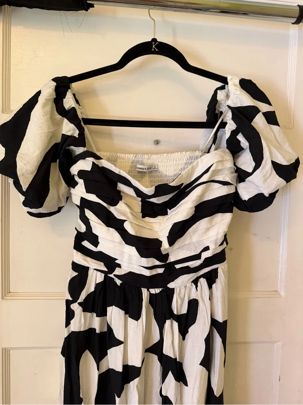Abercrombie & Fitch Black and White Puff-Sleeve off the shoulder Maxi Dress